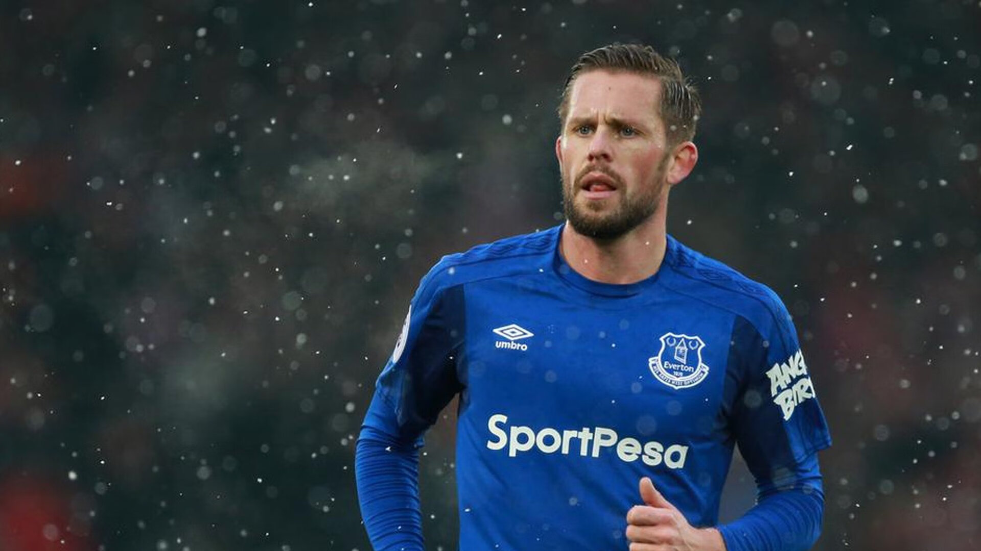 夜赛狂飙与篮下坚磐，F1新季启程与武切维奇的不掉线哲学